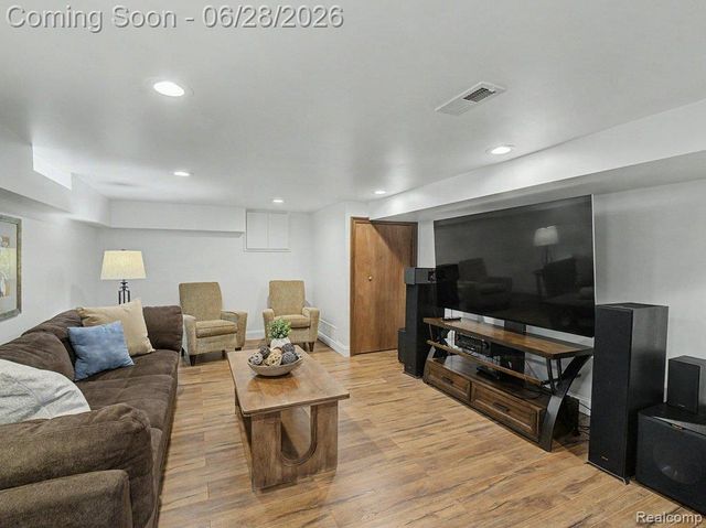 1010 Genesee Drive, Royal Oak, MI 48073