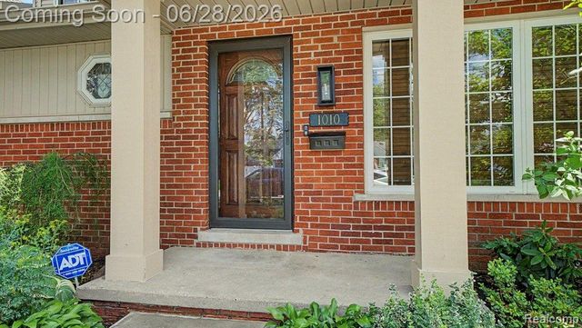 1010 Genesee Drive, Royal Oak, MI 48073