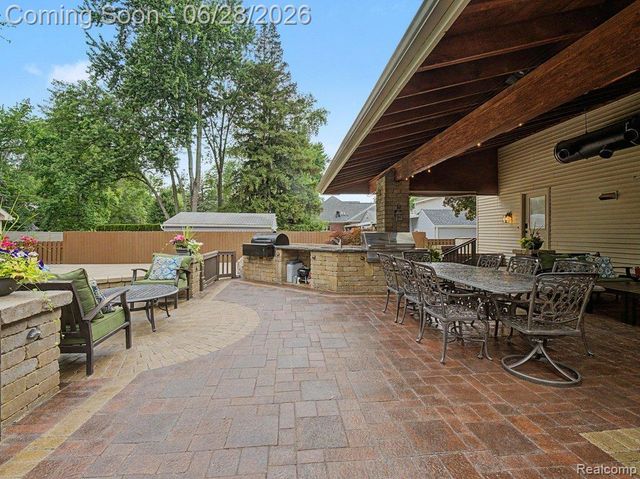 1010 Genesee Drive, Royal Oak, MI 48073