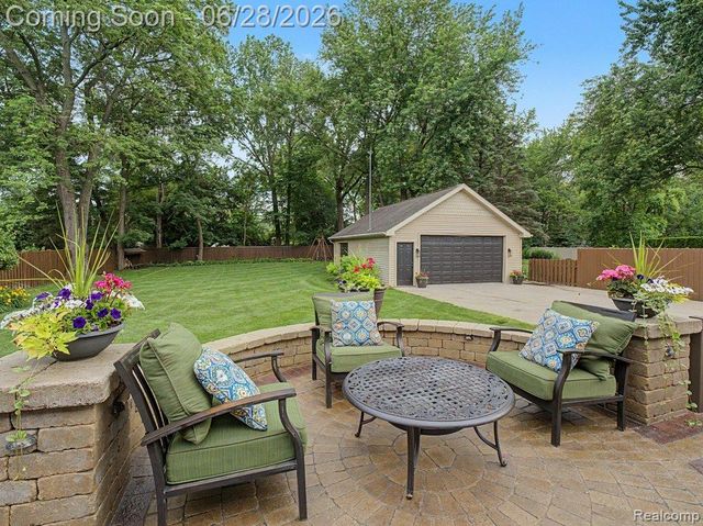 1010 Genesee Drive, Royal Oak, MI 48073