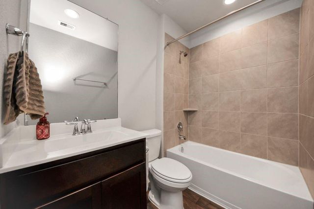 1702 Cooper Bluff Court, Richmond, TX 77469