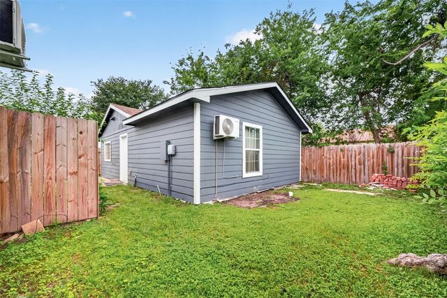6715 Victoria Street B, Houston, TX 77020