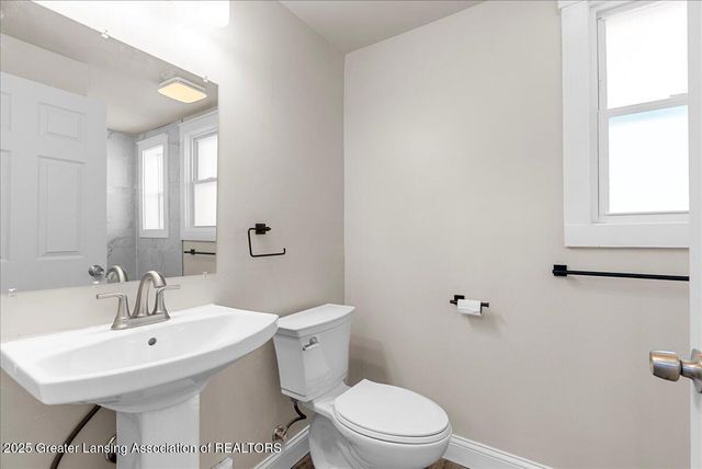 1232 W Michigan Avenue, Lansing, MI 48915