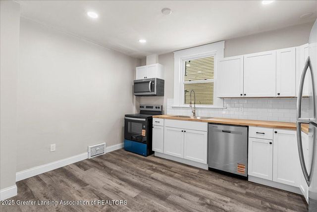 1232 W Michigan Avenue, Lansing, MI 48915