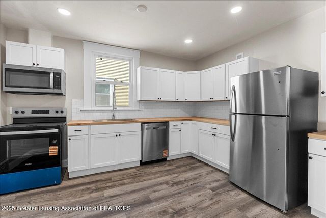 1232 W Michigan Avenue, Lansing, MI 48915