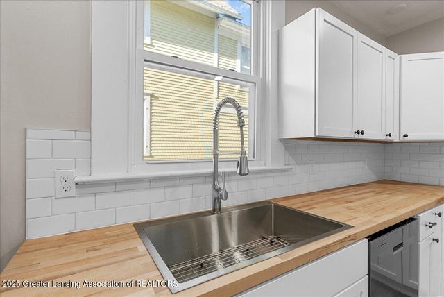 1232 W Michigan Avenue, Lansing, MI 48915