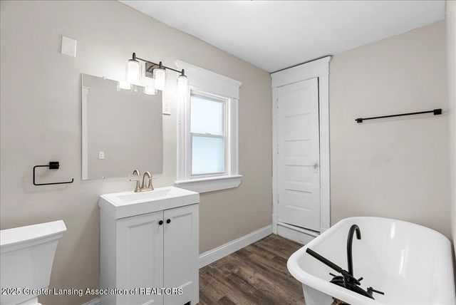 1232 W Michigan Avenue, Lansing, MI 48915