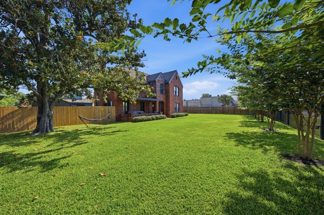 210 Coronado Street, Houston, TX 77009