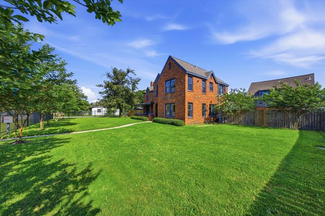 210 Coronado Street, Houston, TX 77009