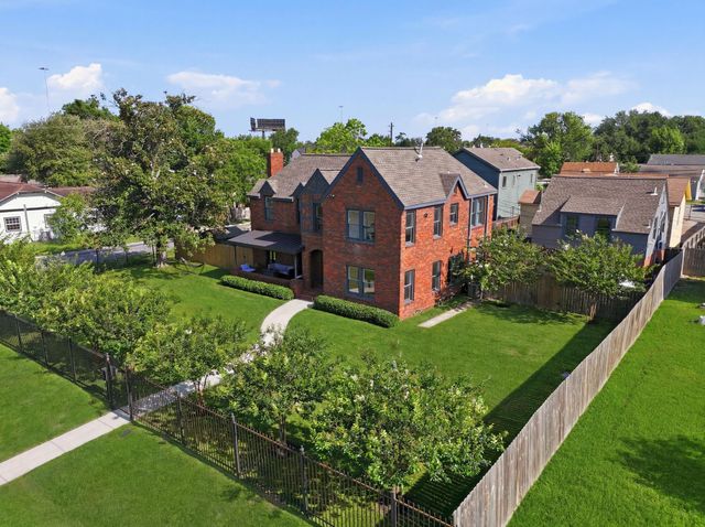 210 Coronado Street, Houston, TX 77009