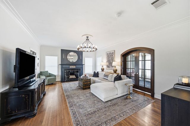 210 Coronado Street, Houston, TX 77009