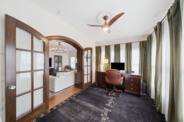 210 Coronado Street, Houston, TX 77009