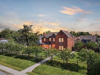 210 Coronado Street, Houston, TX 77009