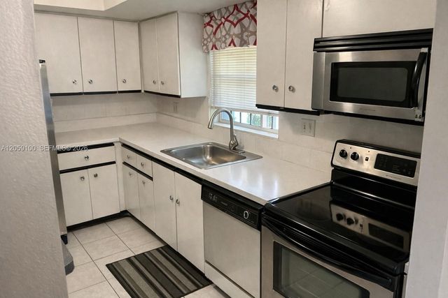 20851 San Simeon Way 202, Miami, FL 33179