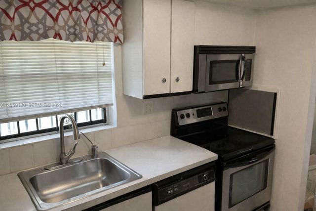 20851 San Simeon Way 202, Miami, FL 33179