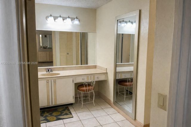 20851 San Simeon Way 202, Miami, FL 33179