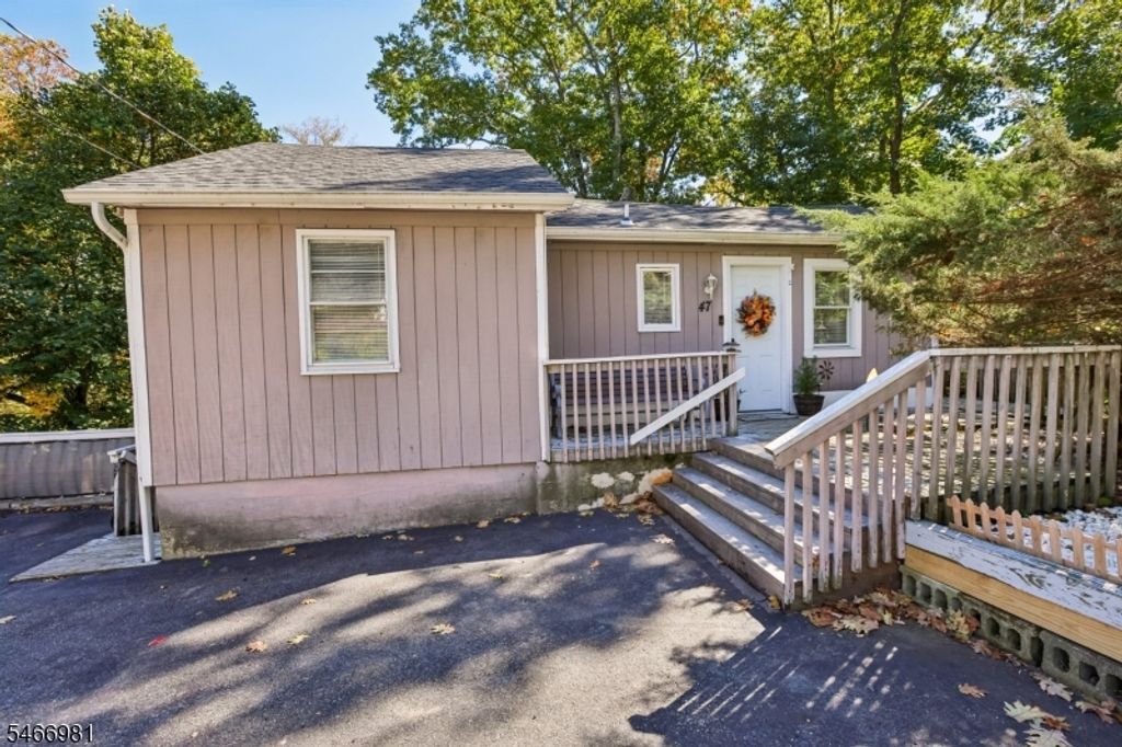 47 Jefferson Trl, Hopatcong Boro, NJ 07843 — exterior