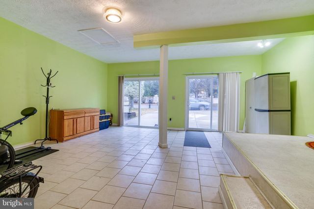 2851 EDGELEA RD, Vienna, VA 22181