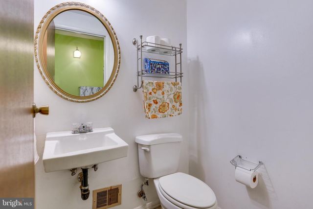 2851 EDGELEA RD, Vienna, VA 22181