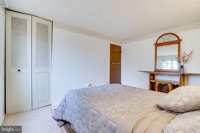 2851 EDGELEA RD, Vienna, VA 22181