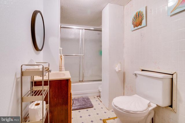 2851 EDGELEA RD, Vienna, VA 22181