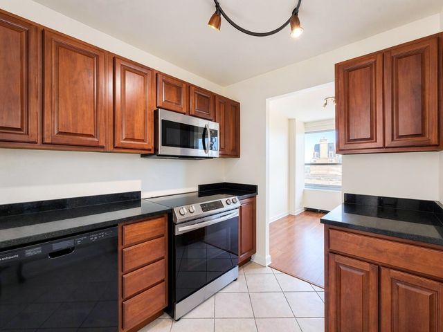 3550 N Lake Shore Drive 1806, Chicago, IL 60657