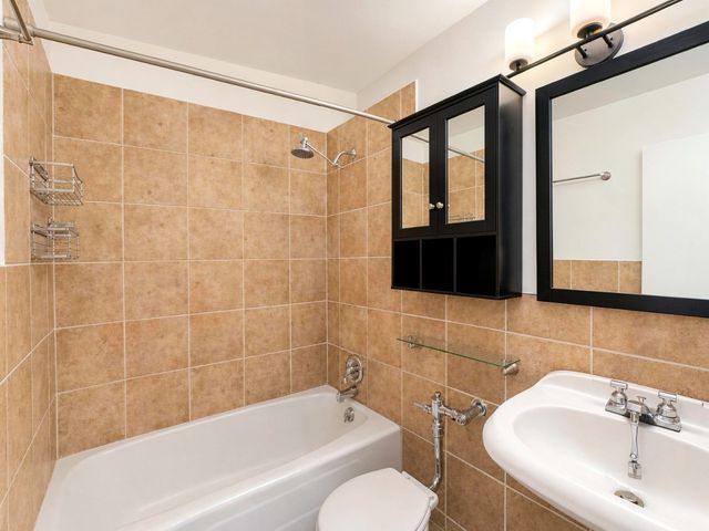 3550 N Lake Shore Drive 1806, Chicago, IL 60657