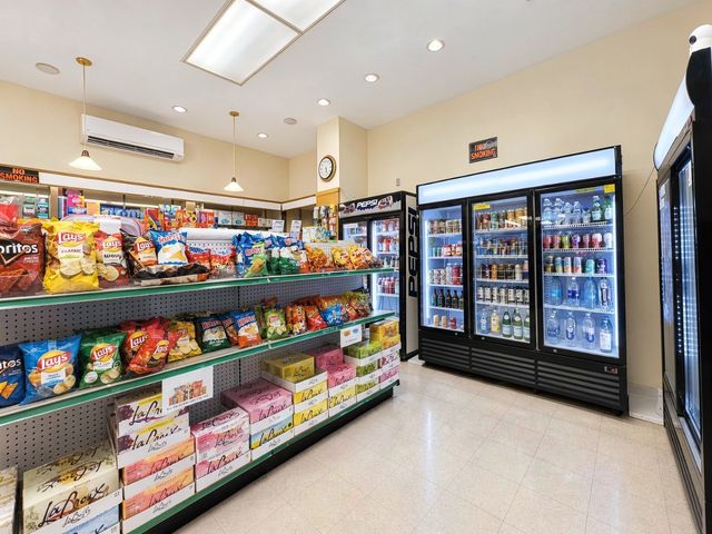 3550 N Lake Shore Drive 1806, Chicago, IL 60657