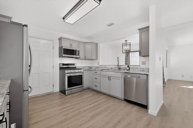 4542 Sunstone Way NE, Rio Rancho, NM 87124