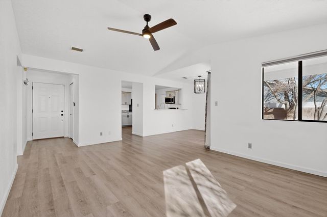 4542 Sunstone Way NE, Rio Rancho, NM 87124