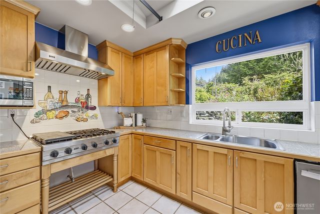 612 Rainier Lane, Port Ludlow, WA 98365