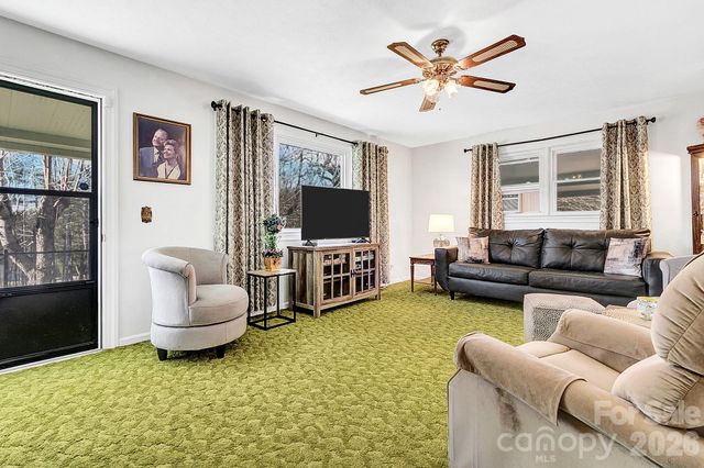 44 Tuttle Road, Hendersonville, NC 28792