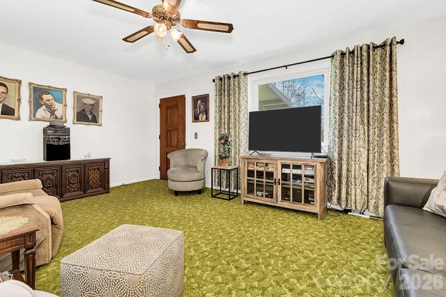 44 Tuttle Road, Hendersonville, NC 28792