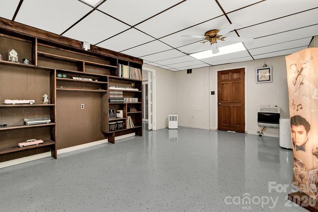 44 Tuttle Road, Hendersonville, NC 28792