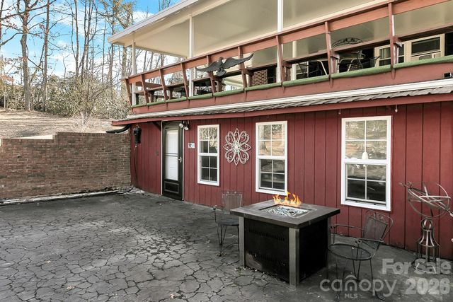 44 Tuttle Road, Hendersonville, NC 28792