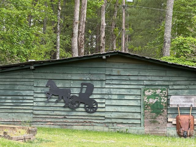 44 Tuttle Road, Hendersonville, NC 28792