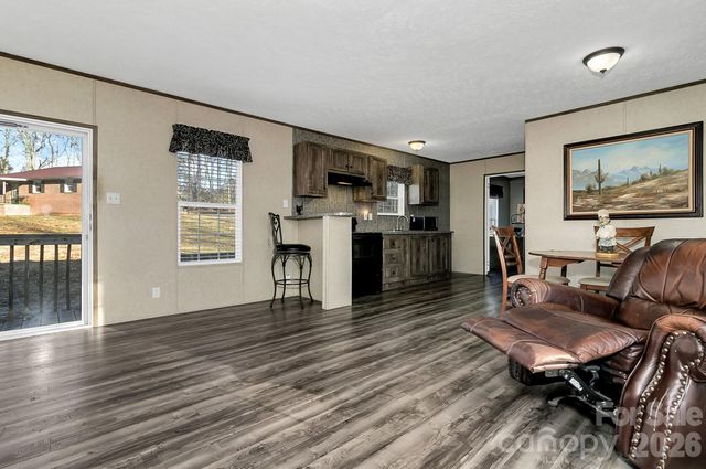 44 Tuttle Road, Hendersonville, NC 28792