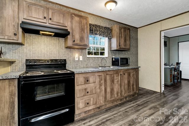 44 Tuttle Road, Hendersonville, NC 28792