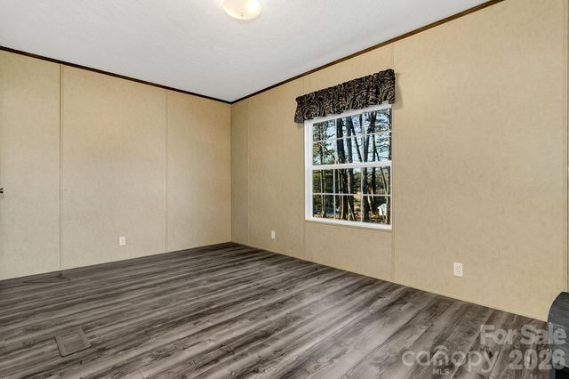 44 Tuttle Road, Hendersonville, NC 28792