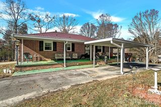 44 Tuttle Road, Hendersonville, NC 28792