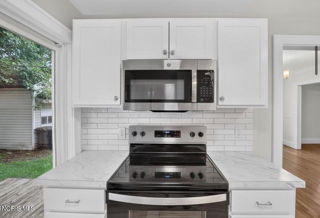 2227 Portsmouth Avenue, Toledo, OH 43613