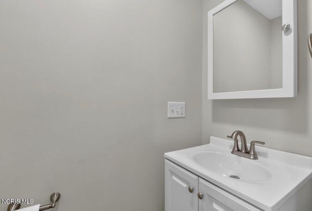 2227 Portsmouth Avenue, Toledo, OH 43613