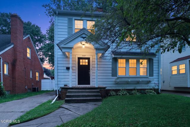 2227 Portsmouth Avenue, Toledo, OH 43613