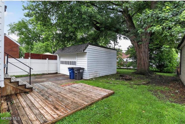 2227 Portsmouth Avenue, Toledo, OH 43613