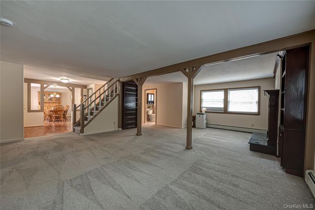 16 Sussex Lane, Lake Grove, NY 11755