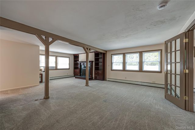 16 Sussex Lane, Lake Grove, NY 11755