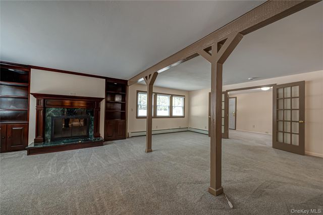 16 Sussex Lane, Lake Grove, NY 11755