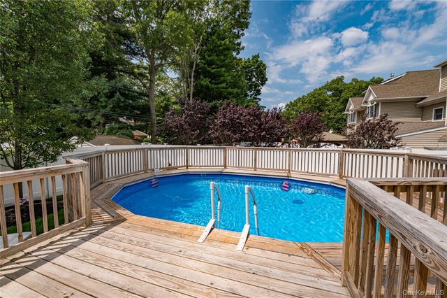 16 Sussex Lane, Lake Grove, NY 11755