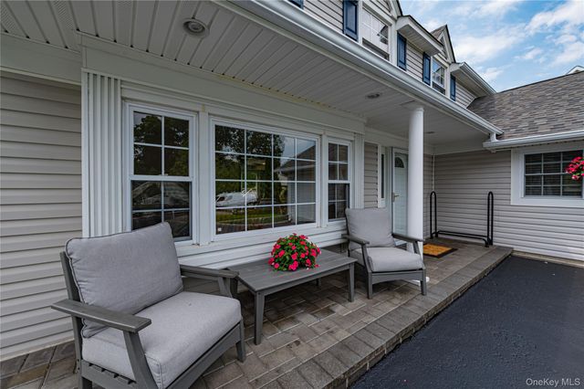 16 Sussex Lane, Lake Grove, NY 11755