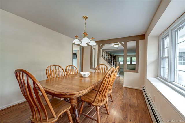 16 Sussex Lane, Lake Grove, NY 11755